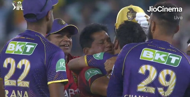 mufaddal_vohra's tweet photo. The hug between Head Coach and Rinku Singh.

Rinku has made everyone proud today, what a masterclass! https://t.co/t05pmsVKmJ