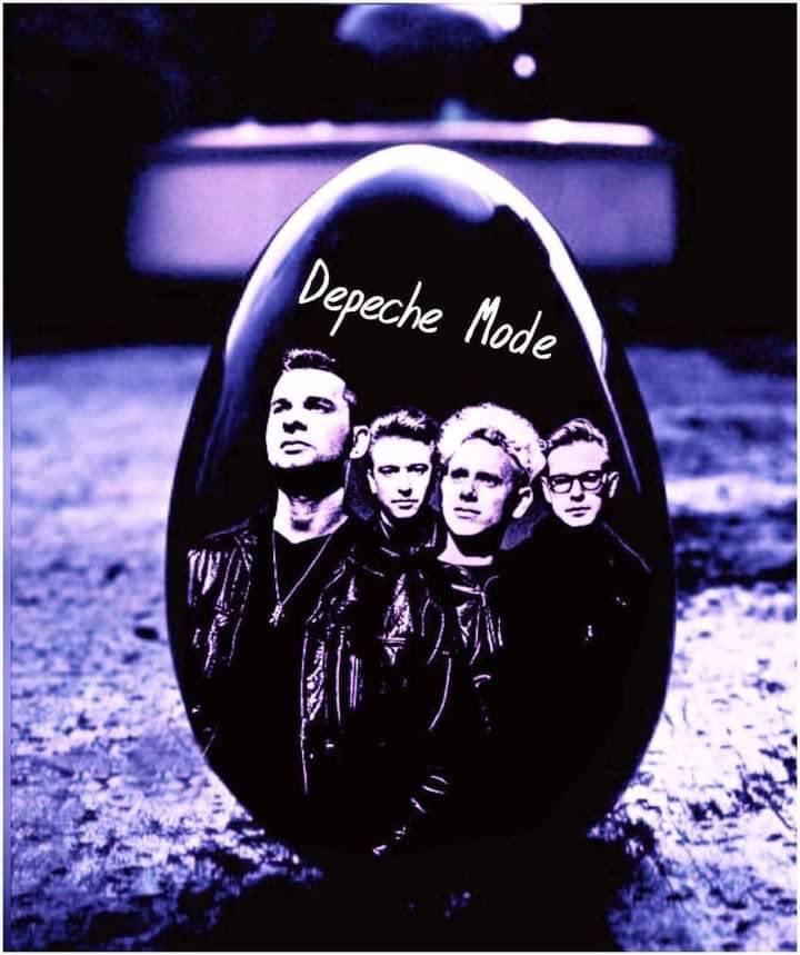 MacFeatherFarm's tweet photo. We ate, we drank, tonight we Depeche Mode. 🇨🇦♥️ https://t.co/kRNoq7w8FG