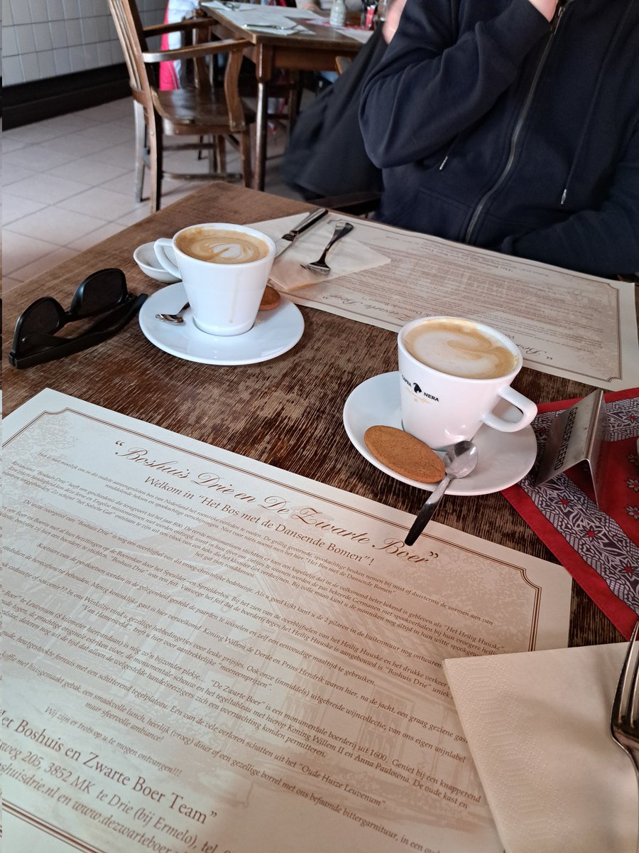 GalaxyHoosker's tweet photo. Happy Easter ya all ^^ I spent the afternoon with @534_neo ^^ We had lunch at a really cute and fairytale place 😍 and ofc we had a nice walk with Silas. https://t.co/e4nNbzZ9aK