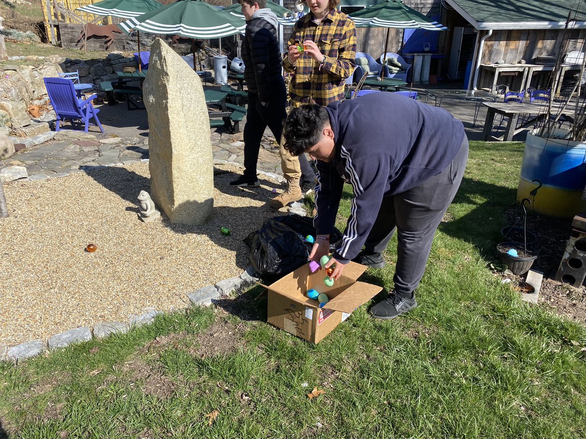 MarshfieldRams's tweet photo. The boys giving up some time on Easter Sunday morning to help hide eggs for the big Easter Egg Hunt @MagicalMoonOrg in Marshfield. https://t.co/bHQpUFgTVL