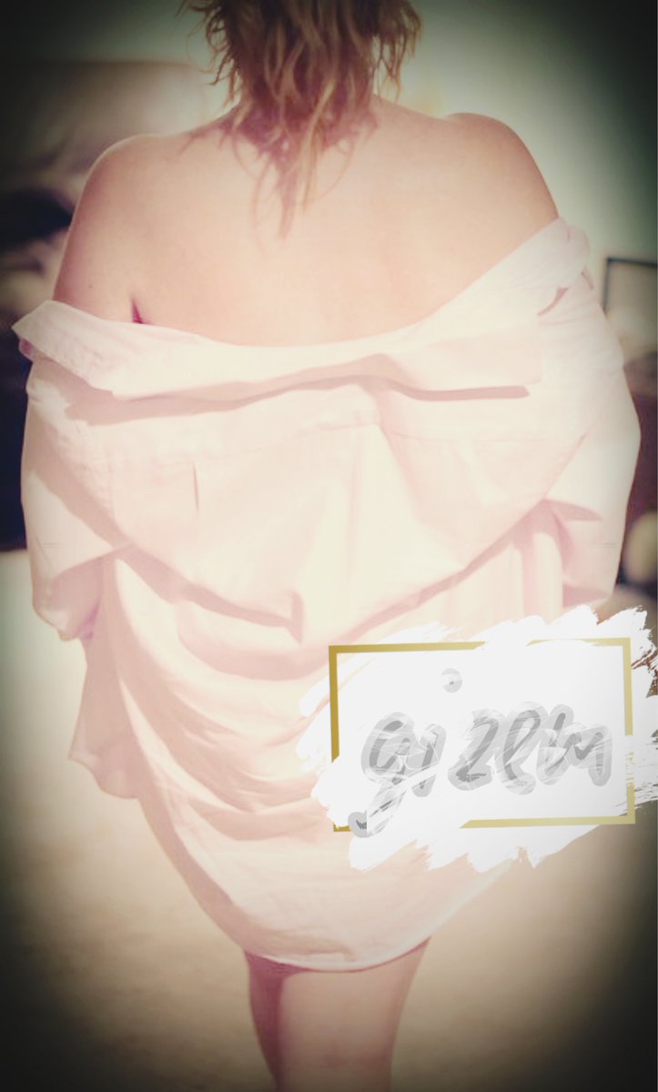 Gece,
Göz bebeklerine düştü denizin
Utandı ay
Su
Yandı...