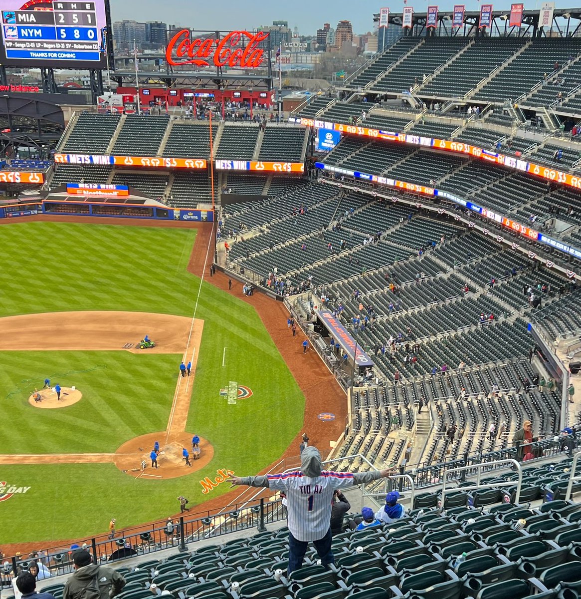 TioALnyc's tweet photo. 2 in a row to start the season live @CitiField #LGM #MySignaturePose https://t.co/XluztUP77L