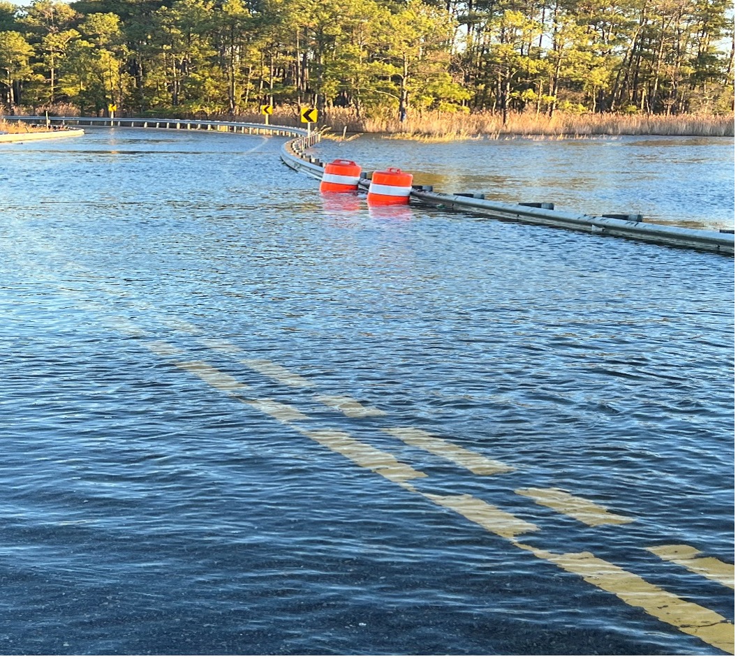 MDSHA's tweet image. Do not attempt to drive over a flooded road. STOP! Turn around and go another way. Turn around, don&apos;t drown! 

#FloodAwareMD 
#PrepTips 
#KnowYourRisk 
#ReduceYourRisk