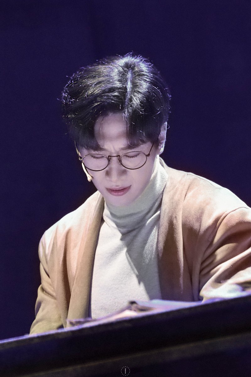 DROP_a_PIC's tweet photo. 20230409 광염소나타 낮공 

스페셜 커튼콜 - “모티브의 시작”

#김경수 S (Crop) https://t.co/kBPNyZ41rq