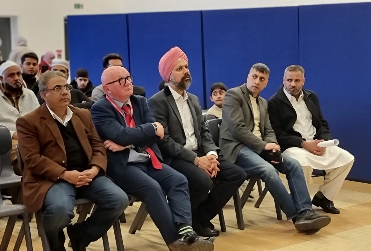 ukim_slough's tweet photo. "Breaking barriers and promoting unity, the unity-iftar gathering was a powerful display of diversity and harmony.
Attended by MP slough Mr @TanDhesi and councillors of more than 12 wards of slough.
#UnityIftar #BreakingBarriers #RamadanSpirit #ukimslough https://t.co/4nYtvYHPHC