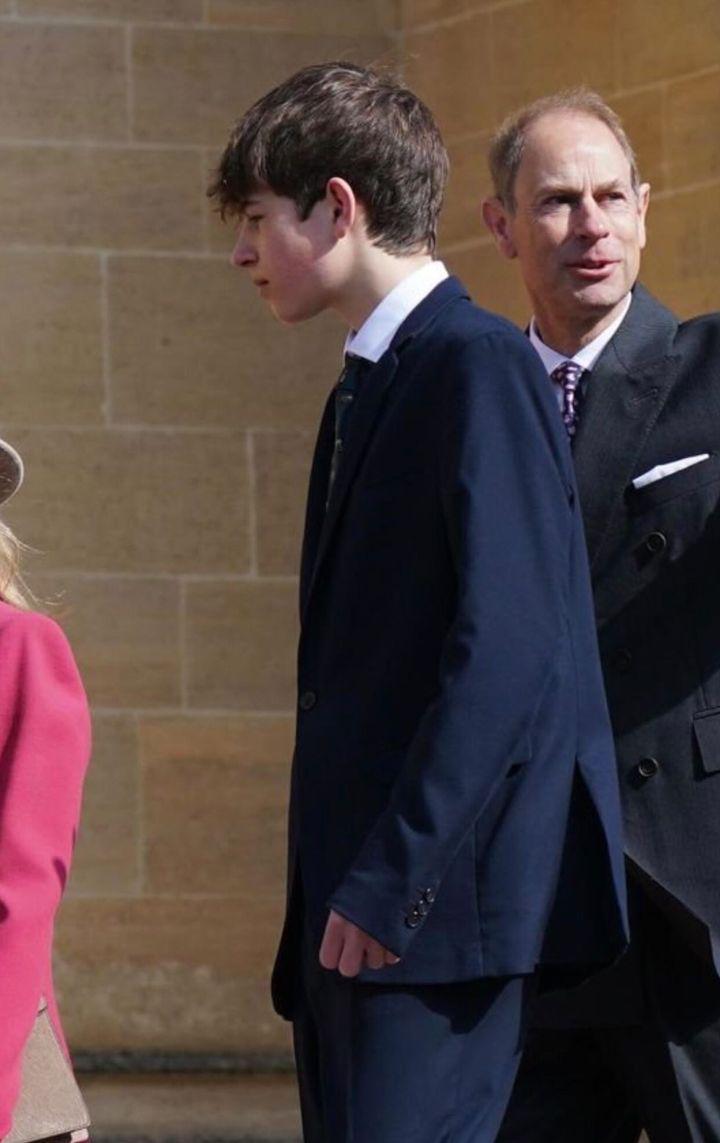 James, Earl of Wessex and Duke and Duchess of Edinburgh attending the Easter Mattins Service at St. George's Chapel, Windsor Castle today. 🐣🐇
#JamesEarlofWessex #EarlofWessex
#SophieDuchessofEdinburgh #DuchessofEdinburgh
#PrinceEdward #DukeofEdinburgh