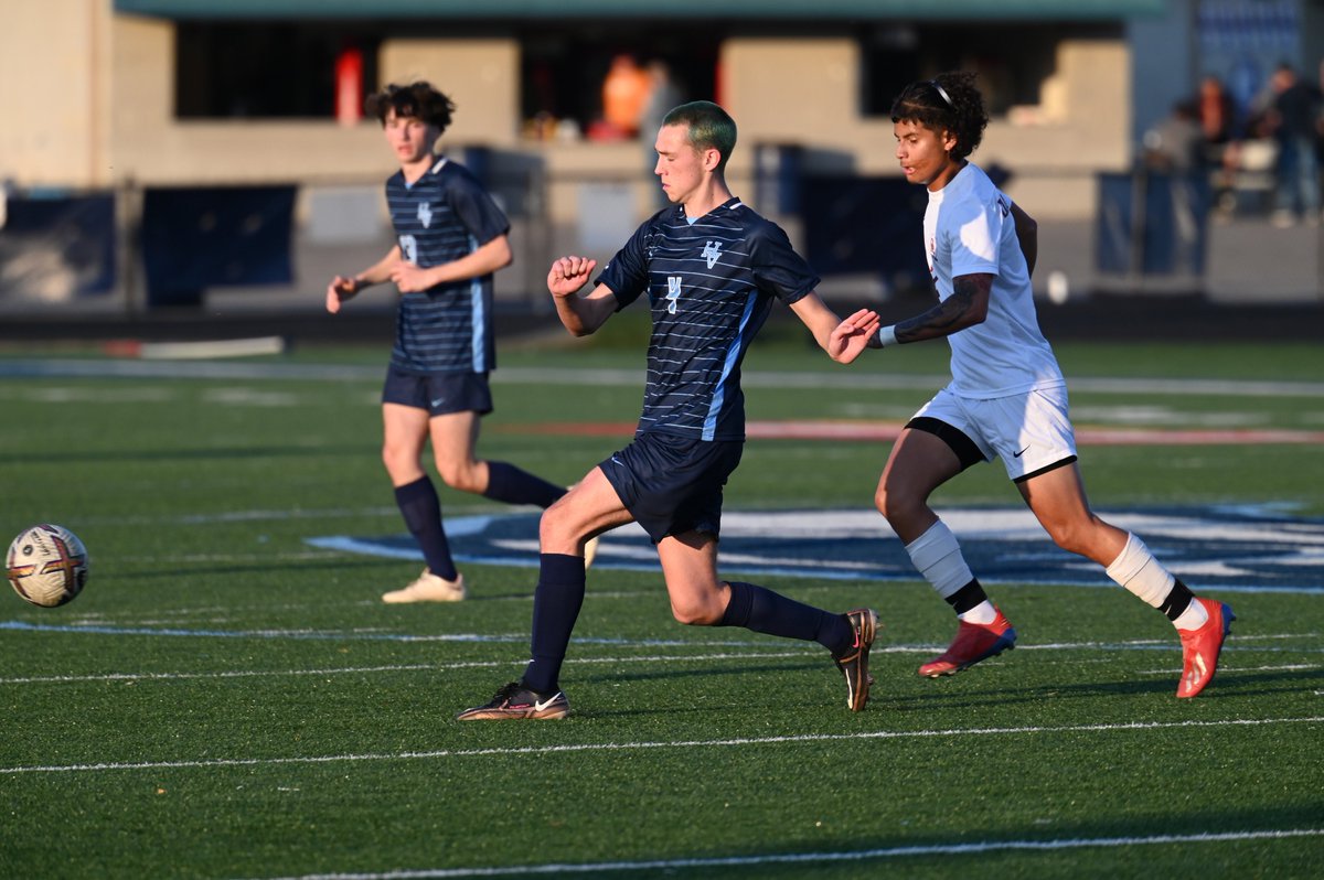 HVA_boyssoccer's tweet photo. 📸Senior Spotlight📸

Connor Mast #4
Captain / Defender

#senior #Classof2023 #GoHawks #boyssoccer

@HVAstudentsect @HVAAthletics @HVAHawks https://t.co/75spmAkBvp