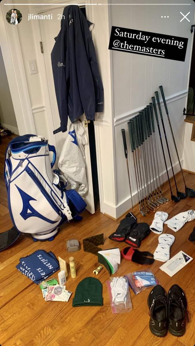 Caddies jobs don’t end after the round is over. ☔️

(📸: <a href="/JohnLimanti/">John Limanti</a> / IG)