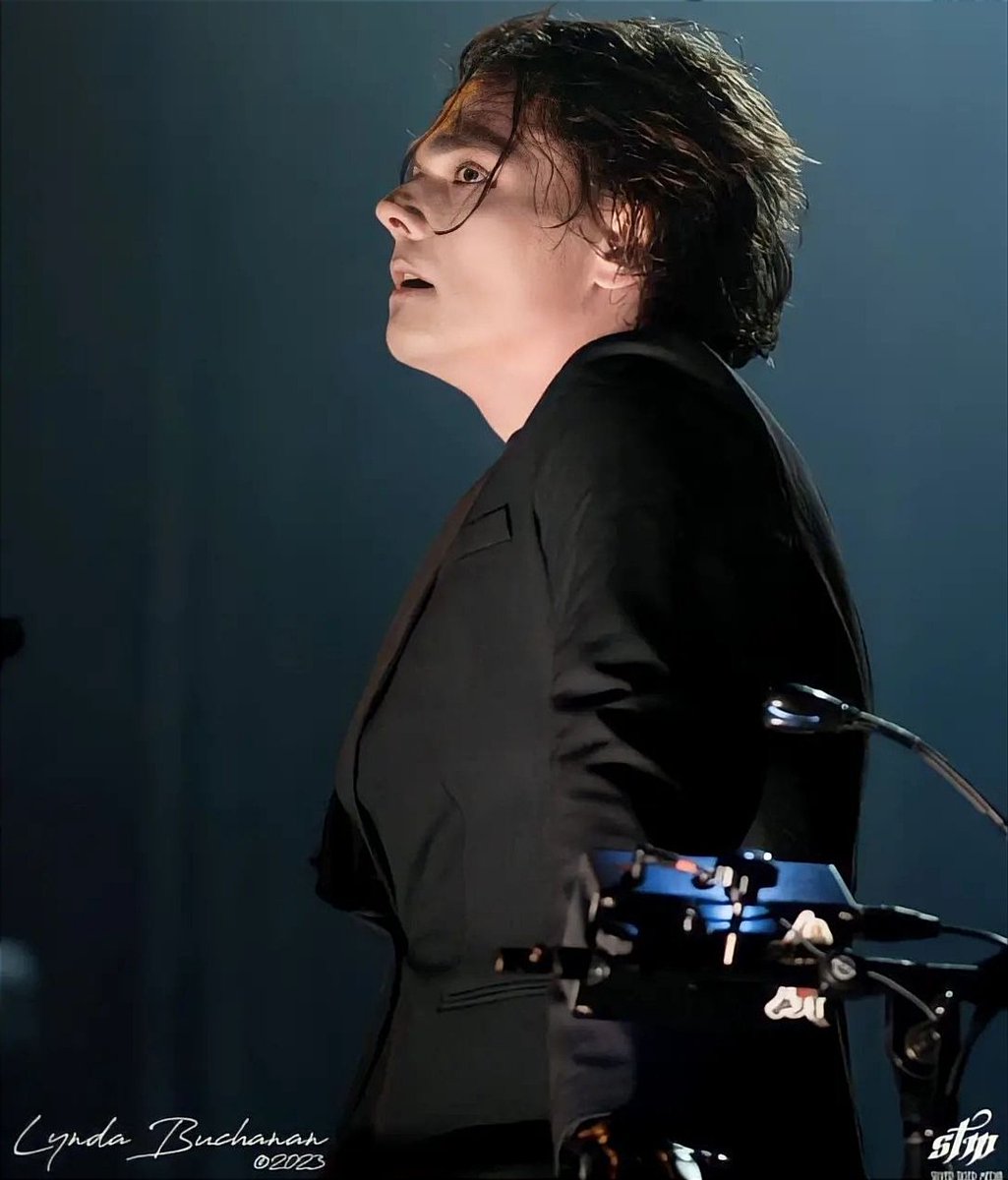 MyChemRev's tweet image. Happy Birthday Gerard Way 🎈🎂👑

📸IG: lyndabuchananphotography