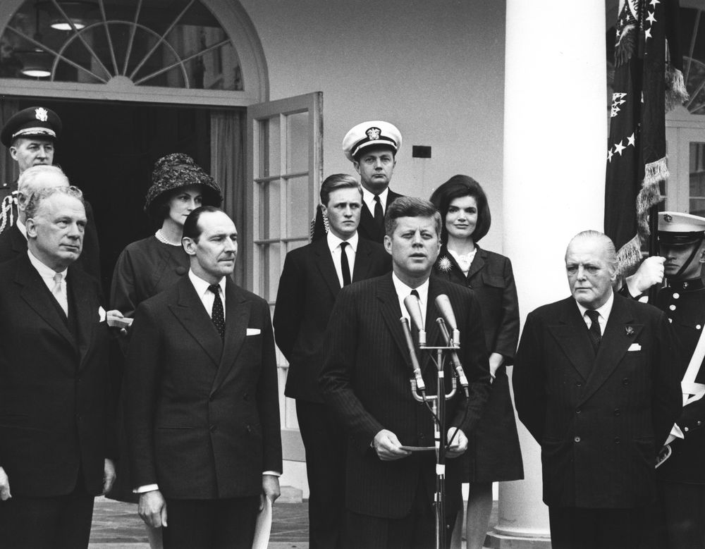TammiMinoski's tweet photo. #OTD 1963: Congress enacted that President #Kennedy was authorized and directed to declare by proclamation that Sir #WinstonChurchill shall be an honorary citizen of the United States. Churchill's son Randolph remarked at the ceremony. https://t.co/NxsMN9HWOK #ChurchillDay 🇬🇧 🇺🇸 https://t.co/m5GbJAGKrX