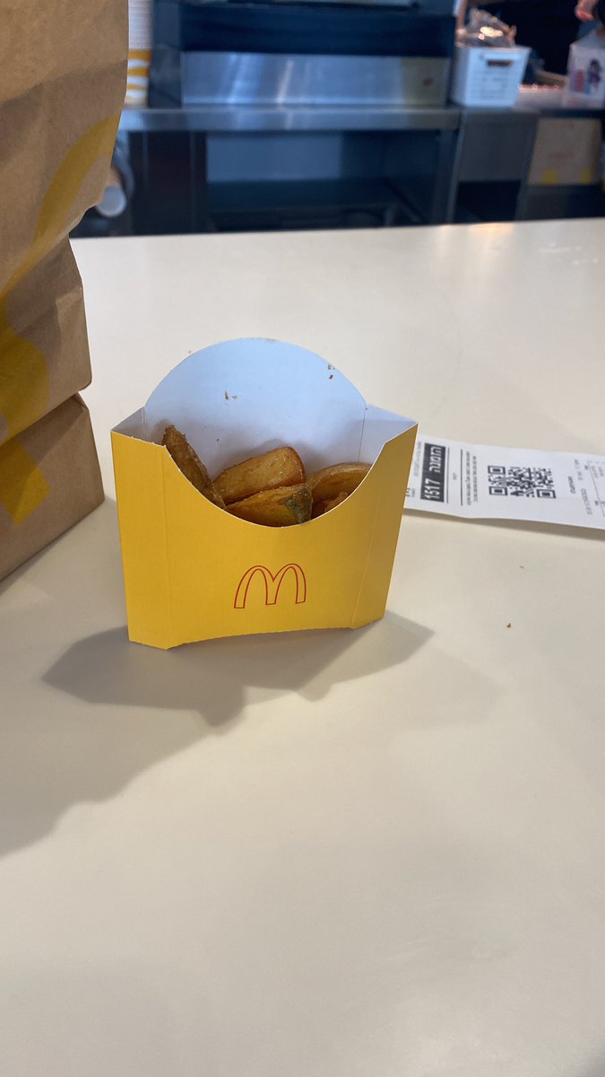 InnaPuz's tweet image. А это картошка по-деревенски в том же израильском Маке🤔