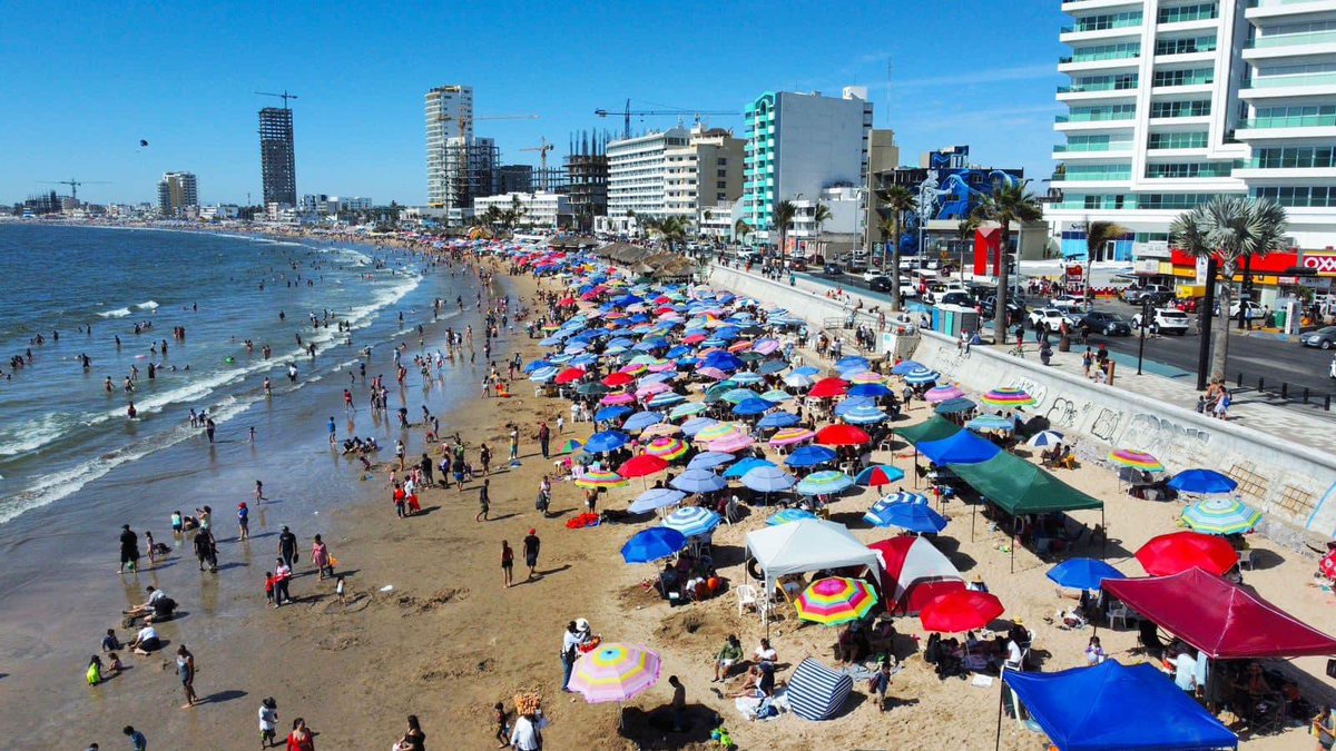 #SemanaSantaSegura
🏄‍♀️🌊Aforo de bañistas en playas de Mazatlán supera las 140 mil personas durante el día sábado.

Desde la Isla de Piedra hasta Cerritos, la Secretaría de Seguridad Pública y Tránsito Municipal, a través de la Policía…
Más información 👉 wvw.mazatlan.gob.mx/?p=46878