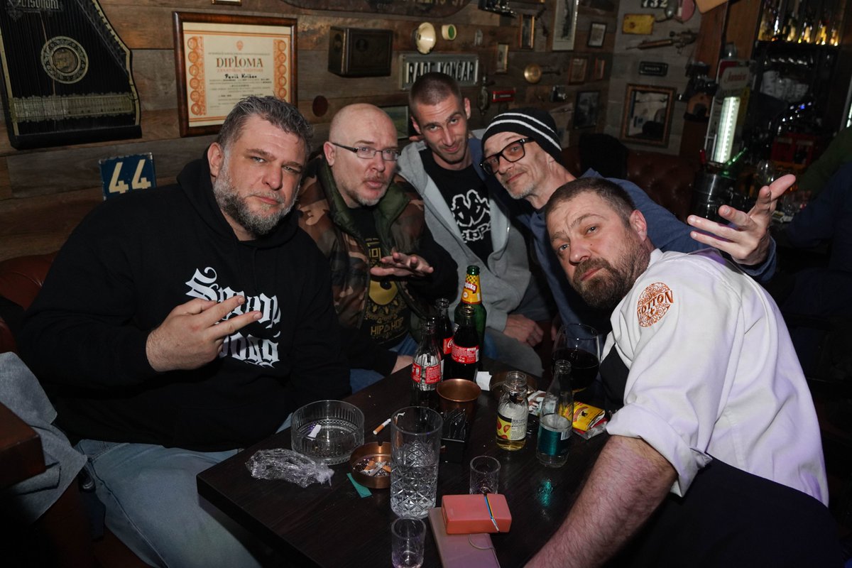 PurgerBlack's tweet photo. #6MF posse in tha house! https://t.co/FnjvztYtjK
