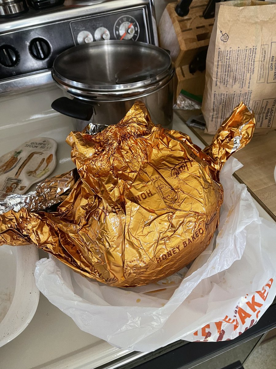 Uncledaddy0's tweet photo. @HoneyBakedHam HAMERGENCY!!! How long do I reheat a 8.2# bone in ham? #hamergency #halp #resurrectthismeal #hammertine #jesus https://t.co/sWVGFM4TUK