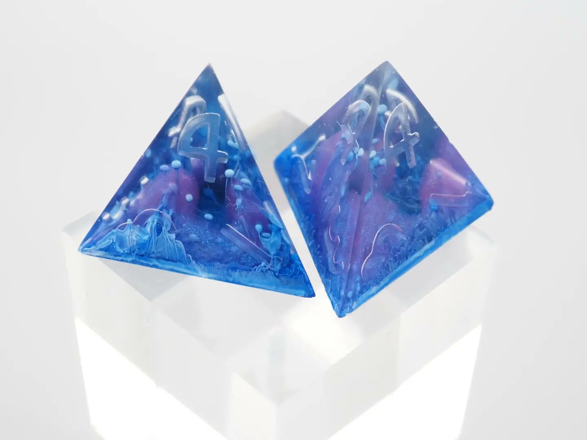 CatInTheDiceBag's tweet photo. I used this weekend to make a few more tests for new #designs. I really like, how this one turned out. A combination of #petri #dice with some #colourshift inside, what do you think? WIP
(Ad)
#dnd #handmadedice #dnd5e #epoxy #resin #rpg #ttrpg #diceset #wรผrfel #d20 #pnp #pnpde https://t.co/83DpxLRcIN