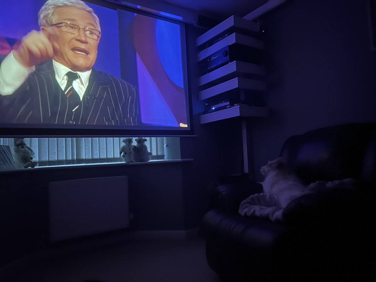 LaraMitch's tweet photo. She absolutely loved this man. With her and my respects #fortheloveofpaulogrady #PaulOGrady https://t.co/luCzTzDxAC