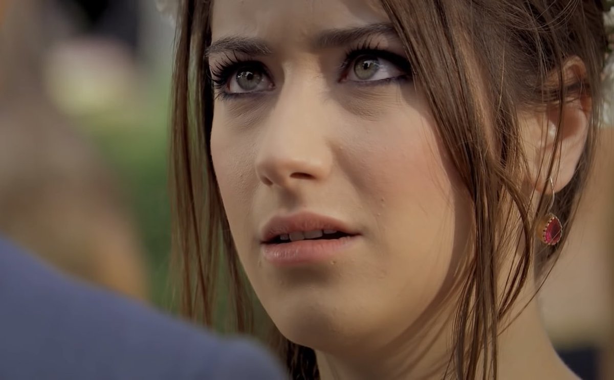 HadiFeriha's tweet photo. bir anda yüzüm         bir anda gözüm 
   gülebilir                         dolabilir https://t.co/uXVvi4Ms9Q