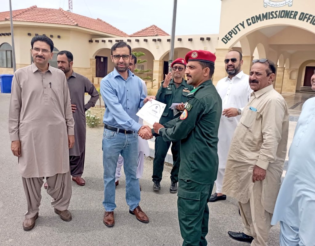 PPHIB_org's tweet photo. CEO PPHI-B @BalochEsfandyar accompanied by Project Coordinator ERC @iRehanBaloch and DSM PPHI, is distributing Certificates among Rescue workers of Emergency Response Center (ERC) 1122, Naliant and Pasni Zero Point at @DcGwadar office.
@jamalidmg @AQuddusBizenjo https://t.co/SSKWQiz61z