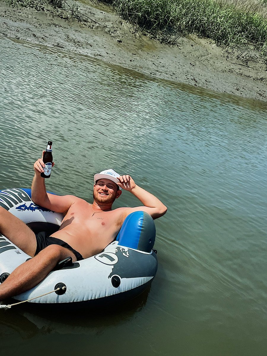 BjFickling's tweet photo. Rollin on the rivier https://t.co/ZNpRmWHjxZ
