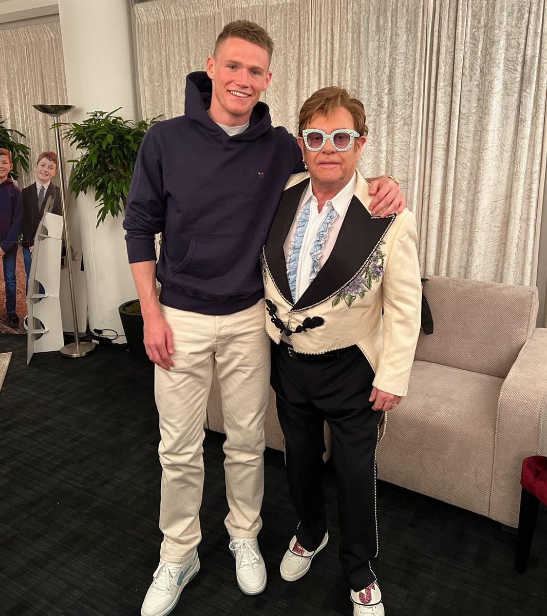 UtdPlug's tweet photo. 🔴 Scott McTominay with Elton John #MUFC https://t.co/LyHVJVs0M3