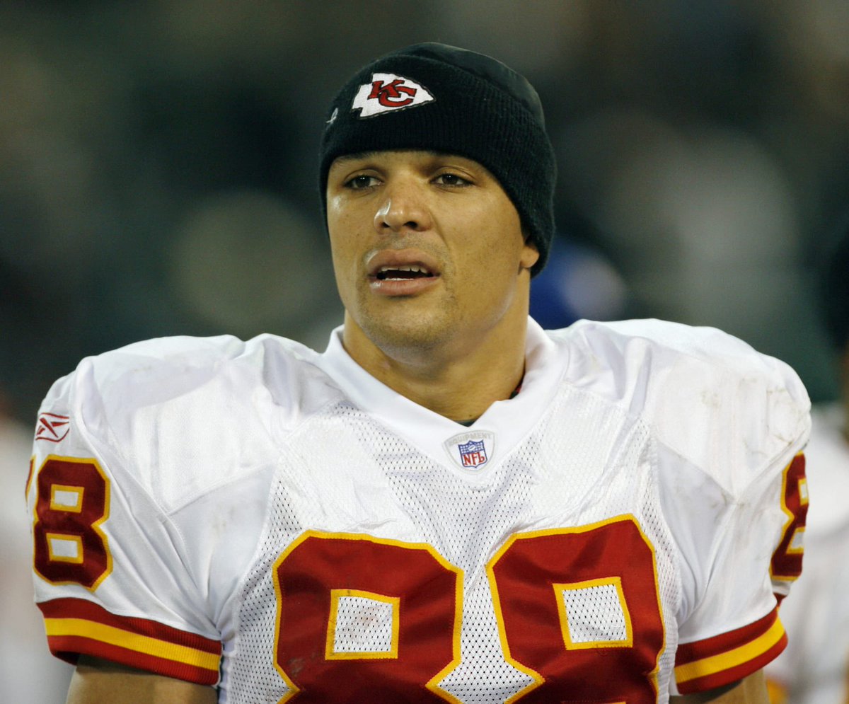 Arrowhead_Adam's tweet photo. Name a team with a better all-time tight end duo. I’ll wait… https://t.co/zZ7z2F2oDy