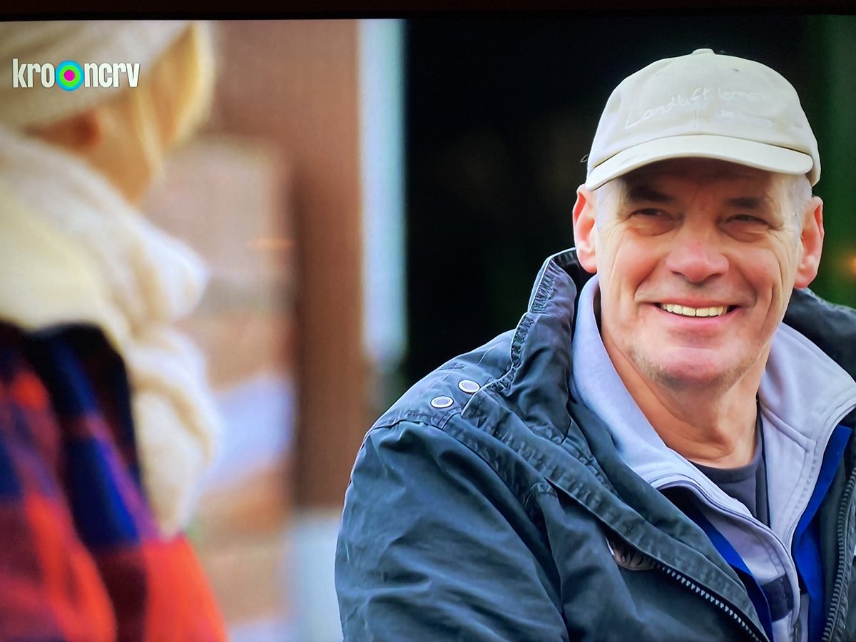 En ook de Friese, freelance boer Piet, die geadopteerd is door de Duitsers is op de markt. Schreiben bitte! #boerzoektvrouw #bzv