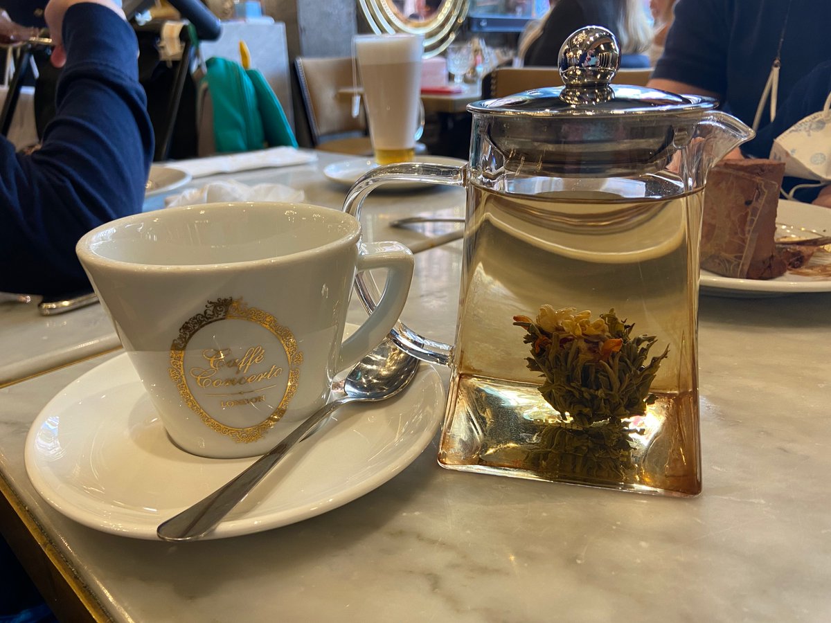 AuthorSAdrien's tweet image. It’s always tea time. Especially the flowering kind 😉 
#teaforlife #cozytea #teacommunity #teaphotography #lovetea #timefortea #tealovers #teacups #teaoclock #teacuplovers