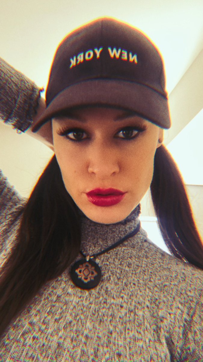 SuperModelGamer tweet media