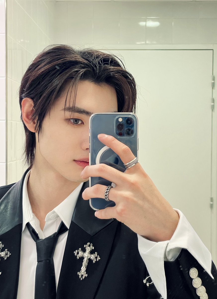 eska_park's tweet photo. Cintaku🤍🖤 https://t.co/kYdBLBgeA0