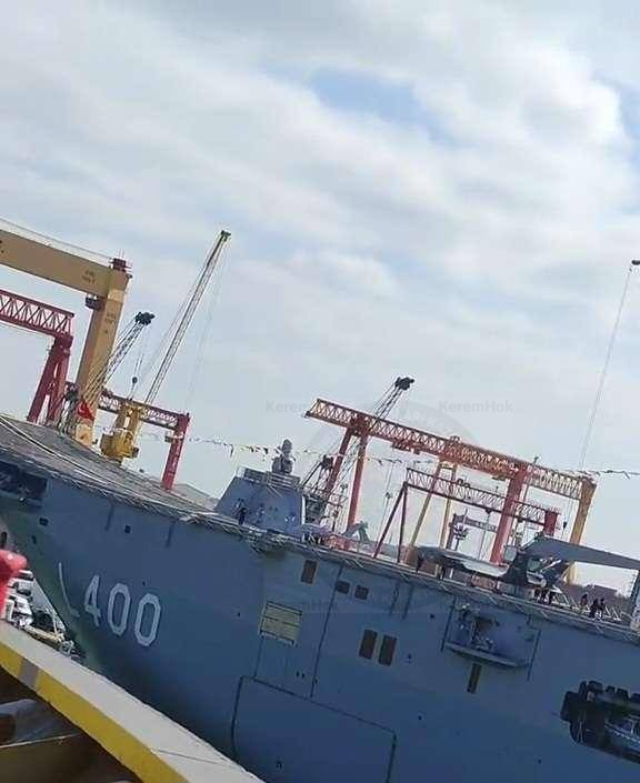 SavunmaSanayiST's tweet photo. 🔴BAYRAKTAR TB3 ve KIZILELMA, TCG ANADOLU (L400) Çok Maksatlı Amfibi Hücum Gemisi'nin güvertesinde: https://t.co/eBcK4wNn8E