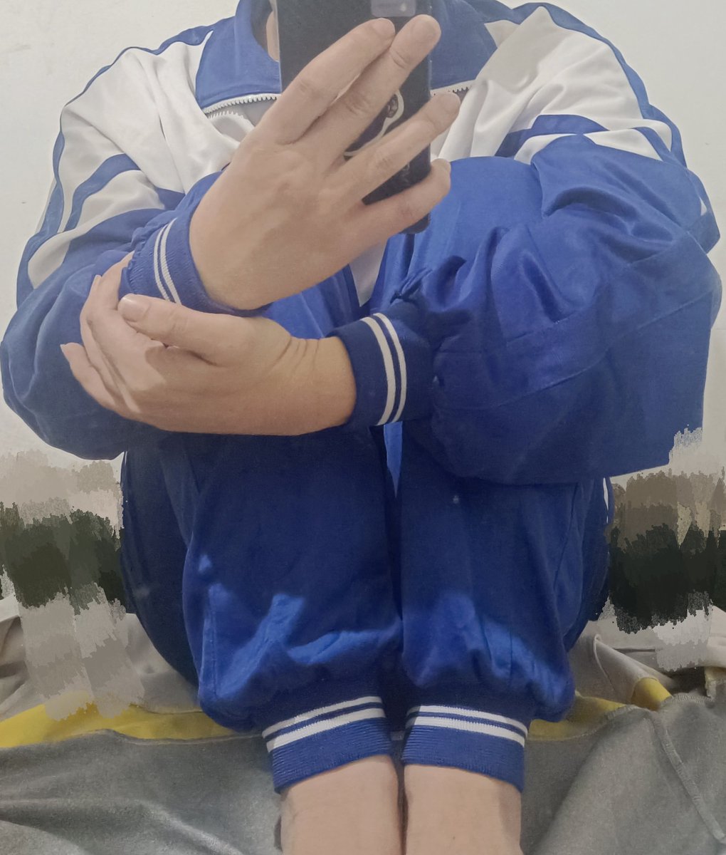 wseezz's tweet photo. 最爱的校服 https://t.co/DMGPJWmocN