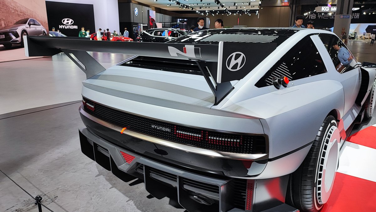 ev_miharuno's tweet photo. Seoul Mobility Show 2023 #Hyundai N Vision 74 Concept
#弾丸日帰りツアーSeoul
見たかったクルマをナマで見られるって感動します。
N Vision 74は、Hyundaiの過去、現在、未来を取り込んだ高性能な水素・電気ハイブリッド車です。
@SeoulMotorShow
#ヒョンデ #N74 #hyundaiNVision74Concept
https://t.co/X40ALcf0zd