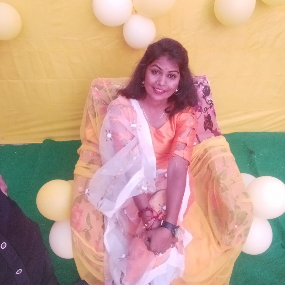 Meena Vaishnav (@meenavaishnav8) on Twitter photo рдЕрднреА рд╕реВрд░рдЬ рдбреВрдмрд╛ рдирд╣реАрдВ рд╣реИ рдЬрд░рд╛ рд╕реА рд╢рд╛рдо рддреЛ рд╣реЛрдиреЗ рджреЛ
рдЕрд░реЗ рдореИрдВ рдЦреБрдж рд▓реМрдЯ рдЬрд╛рдКрдВрдЧреА рдореБрдЭреЗ рдирд╛рдХрд╛рдо рддреЛ рд╣реЛрдиреЗ рджреЛ
рдореБрдЭреЗ рдмрджрдирд╛рдо рдХрд░рдиреЗ рдХрд╛ рдмрд╣рд╛рдирд╛ рдвреВрдВрдврддрд╛ рд╣реИ рдЬрдорд╛рдирд╛ рдЕрд░реЗ рдореИрдВ рдЦреБрдж рд╣реЛ рдЬрд╛рдКрдВрдЧреА рдмрджрдирд╛рдо рдкрд╣рд▓реЗ рдореЗрд░рд╛ рдирд╛рдо
рддреЛ рд╣реЛрдиреЗ рджреЛредтЭгя╕ПЁЯТп рдЕрднреА рд╕реВрд░рдЬ рдбреВрдмрд╛ рдирд╣реАрдВ рд╣реИ рдЬрд░рд╛ рд╕реА рд╢рд╛рдо рддреЛ рд╣реЛрдиреЗ рджреЛ
рдЕрд░реЗ рдореИрдВ рдЦреБрдж рд▓реМрдЯ рдЬрд╛рдКрдВрдЧреА рдореБрдЭреЗ рдирд╛рдХрд╛рдо рддреЛ рд╣реЛрдиреЗ рджреЛ
рдореБрдЭреЗ рдмрджрдирд╛рдо рдХрд░рдиреЗ рдХрд╛ рдмрд╣рд╛рдирд╛ рдвреВрдВрдврддрд╛ рд╣реИ рдЬрдорд╛рдирд╛ рдЕрд░реЗ рдореИрдВ рдЦреБрдж рд╣реЛ рдЬрд╛рдКрдВрдЧреА рдмрджрдирд╛рдо рдкрд╣рд▓реЗ рдореЗрд░рд╛ рдирд╛рдо
рддреЛ рд╣реЛрдиреЗ рджреЛредтЭгя╕ПЁЯТп
