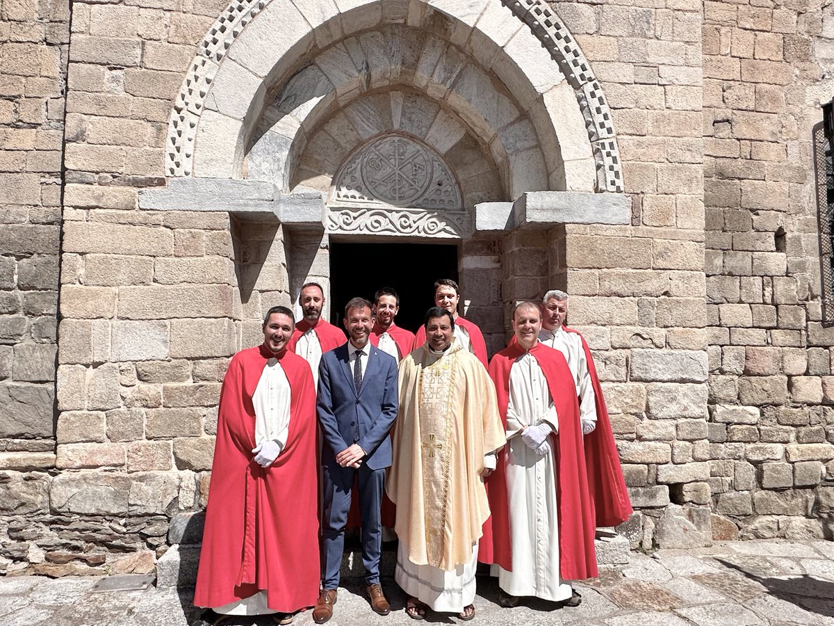 Damb era processon erosa deth Sant Retrobament arribam as darrèri actes d’ua Setmana Santa, com tostemp, intensa e sentida entath nòste pòble, entà un Bossòst que sap lúder damb tot eth gòi. 

Fòrça gràcies a toti e totes per hèr-la possibla.

❤️ Bona Pasca!