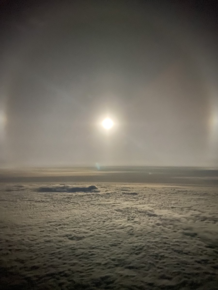 bull340's tweet photo. Halo Lunar sobre el Amazonas , hoy bien temprano .. https://t.co/zCt2lGPYeo