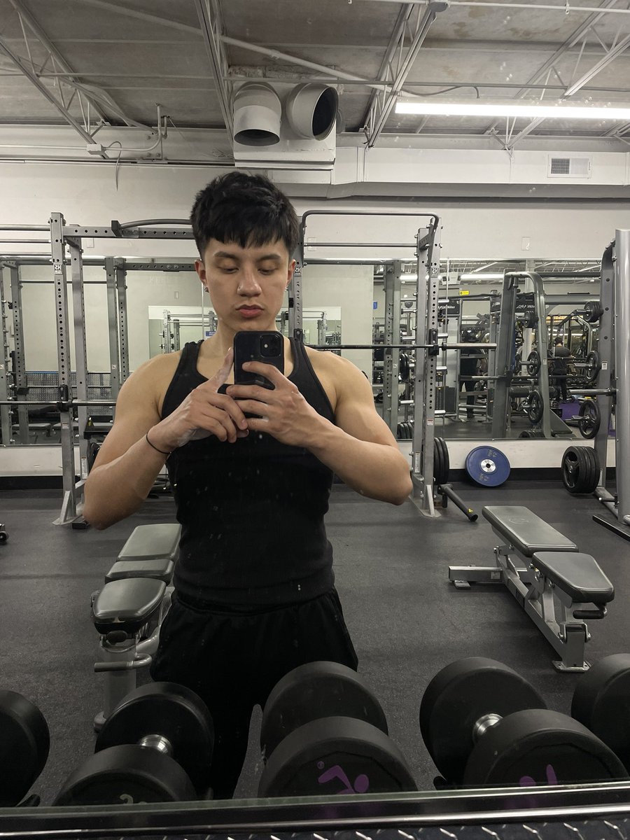 rmrzzonlyfan's tweet photo. can we do cardio at home ? https://t.co/4ifdWmAEEh