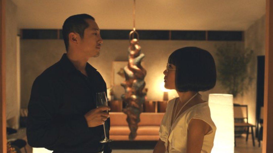 soberxo3's tweet photo. A series that you didn't know you needed. Steven Yeun and Ali Wong with exceptional performances and Netflix has hit a jackpot again with this just like it did with Wednesday. The Emmys better be ready for them.

#BEEFNetflix https://t.co/CA8EtQISMv