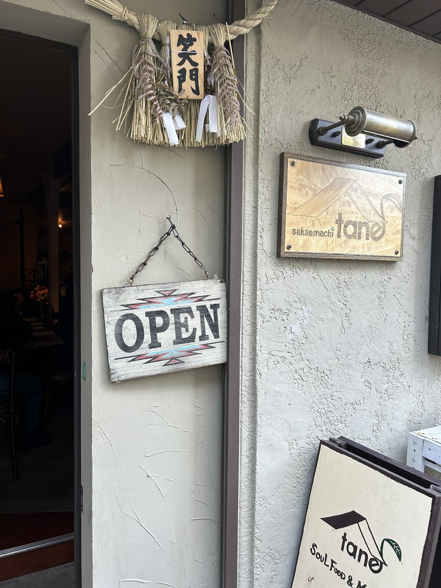 tailand4649's tweet image. ふらっと行ってみたLIVEがとっても楽しかった🎶

近所に時々LIVEやってるお店があると知ってから、いつか行ってみたいなぁと思ってたんですとお店の方に伝えたら、「いつでも来て下さいね😊」と。
嬉しかった🥰ほんとに行きつけにするかも🎶

やっぱLIVEはいいな💕
直に元気貰ってる感じする
#tane