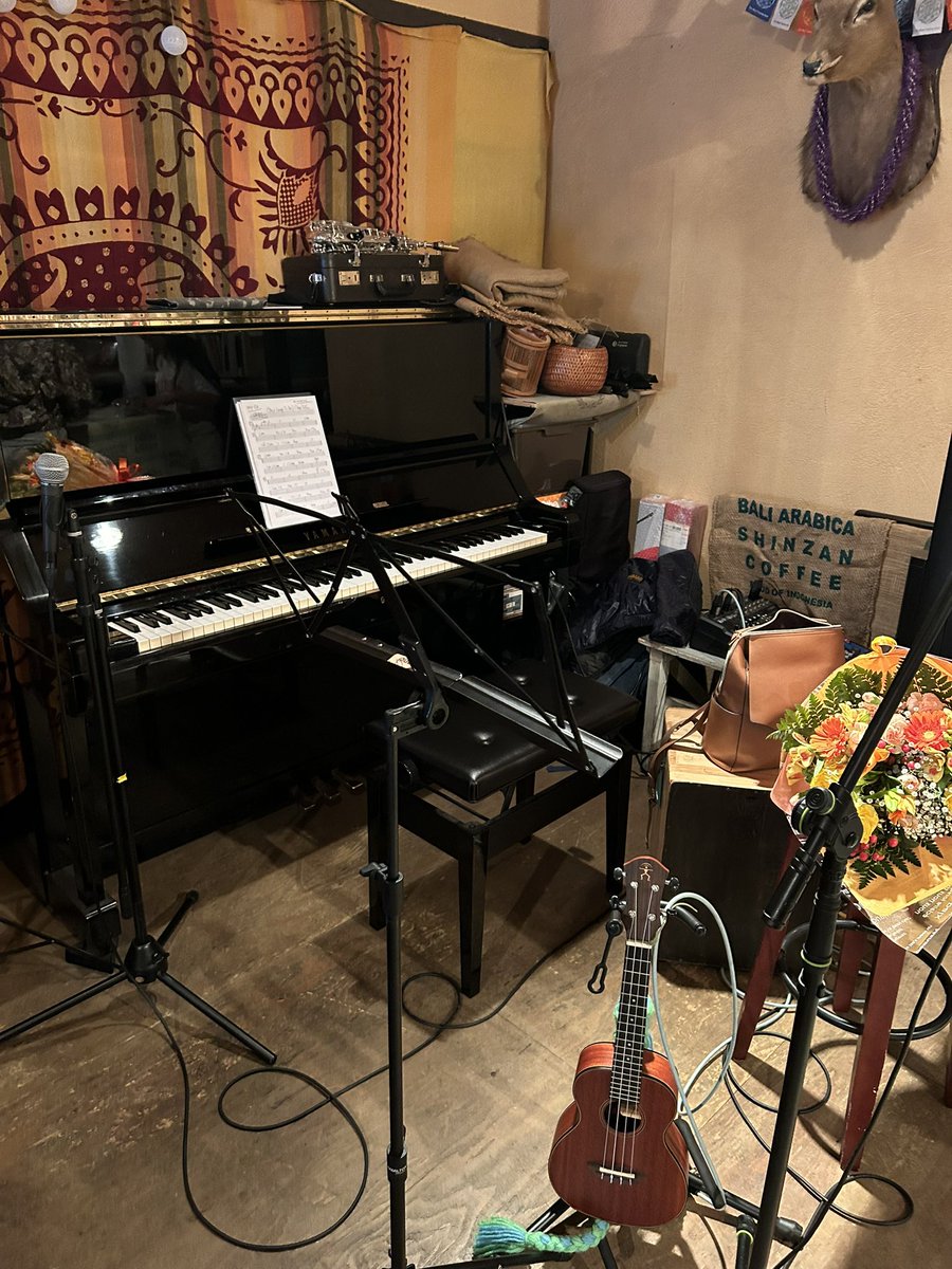 tailand4649's tweet image. ふらっと行ってみたLIVEがとっても楽しかった🎶

近所に時々LIVEやってるお店があると知ってから、いつか行ってみたいなぁと思ってたんですとお店の方に伝えたら、「いつでも来て下さいね😊」と。
嬉しかった🥰ほんとに行きつけにするかも🎶

やっぱLIVEはいいな💕
直に元気貰ってる感じする
#tane