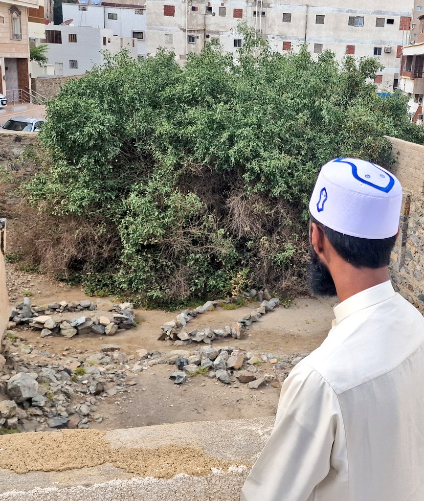 Toheeddddd's tweet photo. At the blessed resting place of Sayyiduna Husayn ibn Ali ibn Hasan ibn Hasan ibn Hasan ibn Ali ibn Abi Talib رضي الله عنه in Makkah al-Mukarramah https://t.co/cbKEkSQDjW