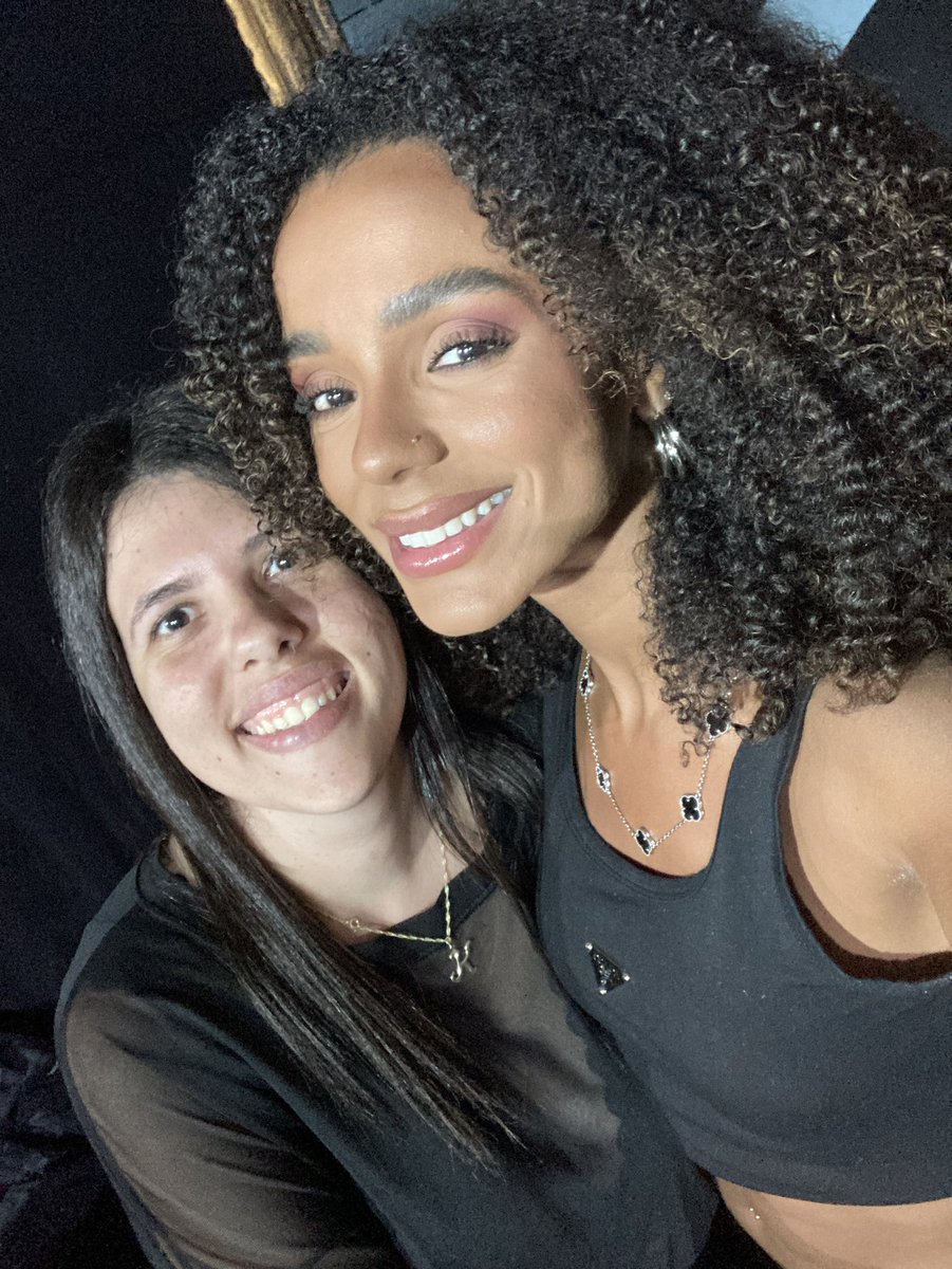 centraldefasbl's tweet photo. Que pessoa incrível, que ser humano lindo, cheio de luz! Eu sou só gratidão por ter o privilégio de ter tido essa oportunidade de conhecer você pessoalmente foi um dos momentos lindos! 😭❤️ https://t.co/SsLkIx2kcb