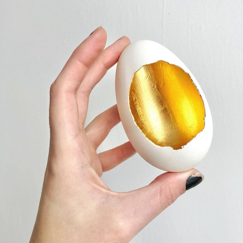 kintsugilt's tweet photo. I guess it’s Easter so here’s an egg! This golden goose egg is available and down from ��80 to £50 for today! It comes on a little brass stand and an optional glass cloche cover for an extra £5 if you want to keep it safe! Goose eggs are a lot more solid … https://t.co/xxfHLV3FyM https://t.co/KrhEDuyAgD