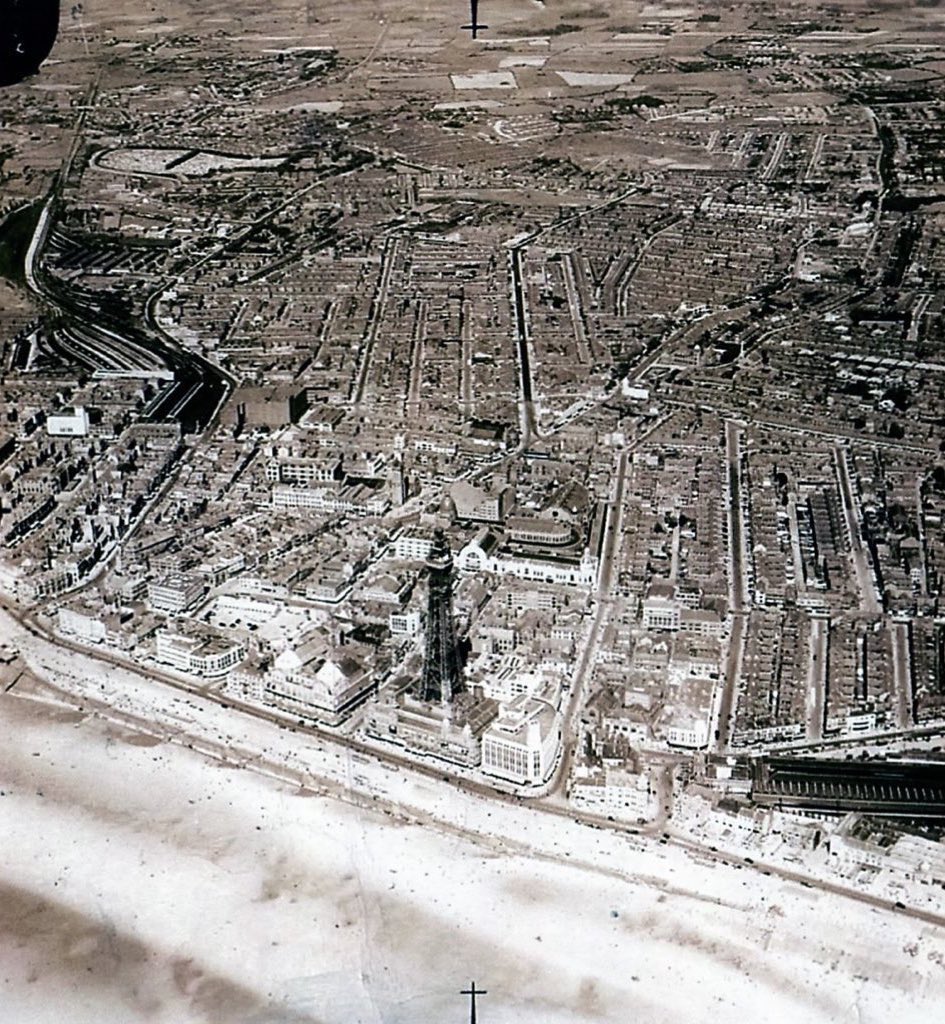 NeoGlitchXBT's tweet photo. A 1944 Blackpool from 2000ft.
#Blackpool @BAD2Warton #Bad2 https://t.co/pQfp7zCFpe