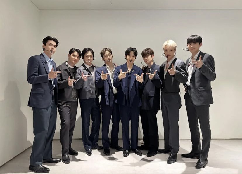 Fanfange2's tweet photo. I really love you ❤ @weareoneEXO https://t.co/7AN5QxeCib