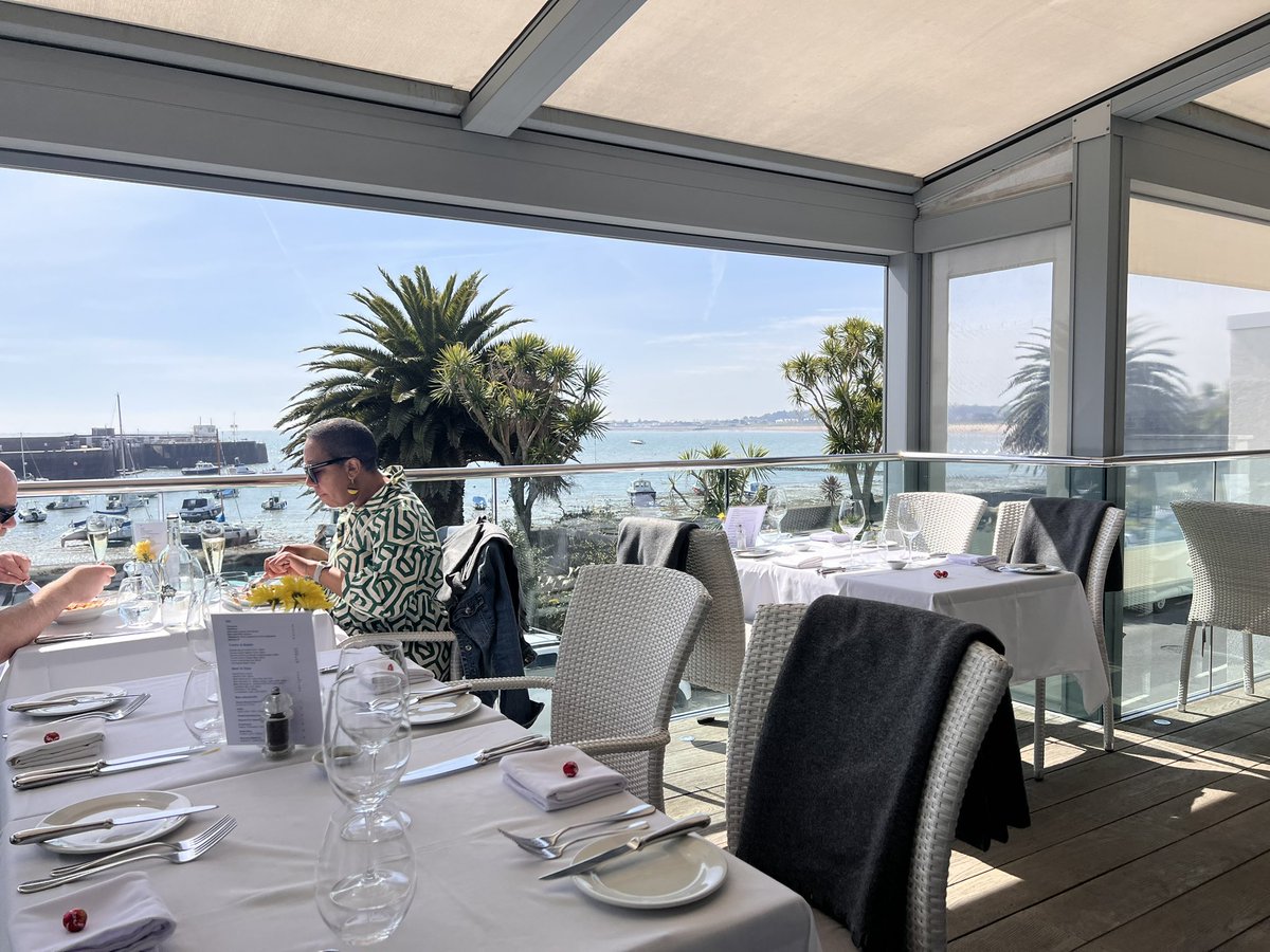 oliejp1987's tweet photo. Stunning weather and lunch @SumasRestaurant 🥂🍷👍🏻👍🏻 https://t.co/x7ctRcfWOT