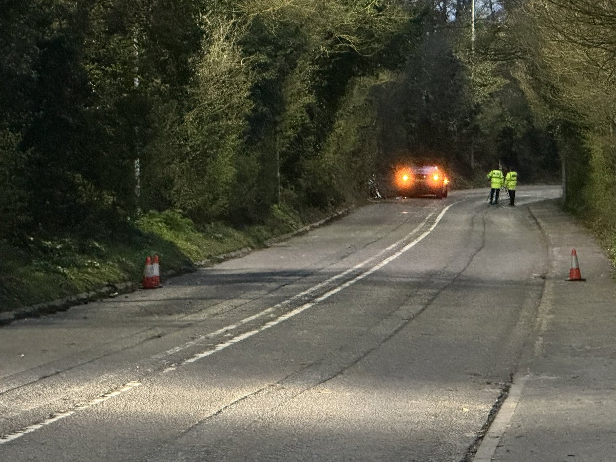 GHRBerksHants's tweet image. A motorcyclist has suffered severe leg injuries after a crash near Reading. The incident happened yesterday at around 5pm when a motorcycle and a car collided on the A329 between #Purley- on-Thames and #Pangbourne. Police are appealing for witnesses. #rdguk