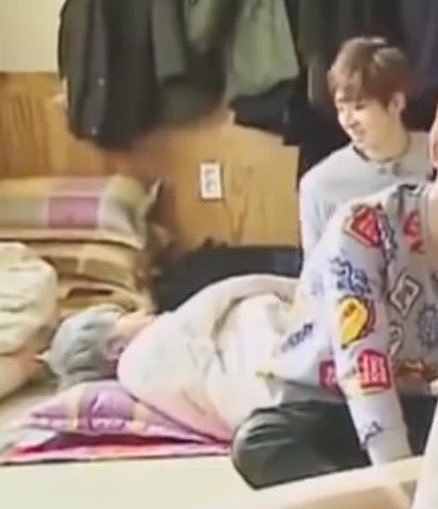 every_day_WH's tweet photo. 아니 친구를 이렇게 따뜻하게 볼 수 있나요? https://t.co/ursGDT6pFw