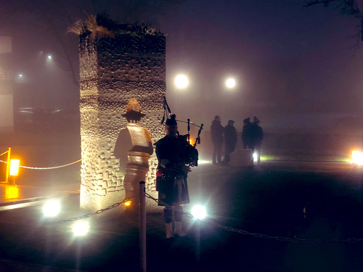 TathildeB's tweet photo. Cérémonie du lever du jour à la Carrière Wellington. 106e anniversaire de la bataille d’Arras. Always moving &amp; special commemoration of those who came from the uttermost ends of the earth 🇳🇿 #lestweforget #nousnoussouviendronsdeux https://t.co/1uszrGb3Q7