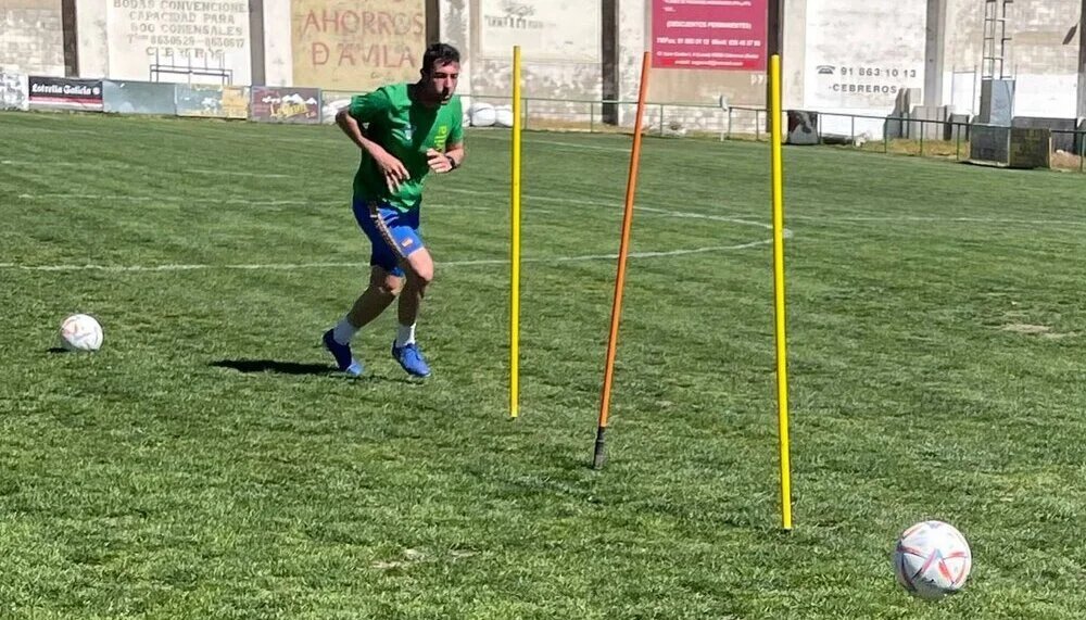 🟢«Echaba de menos volver a calzarme las botas»🟢
Casi un año después David Terleira vuelve a trabajar sobre el césped. «Sin  prisas». El delantero no quiere forzar su regreso. «Una recaída ahora  podría ser mucho peor»
diariodeavila.es/Noticia/Z0287F…
#Ávila