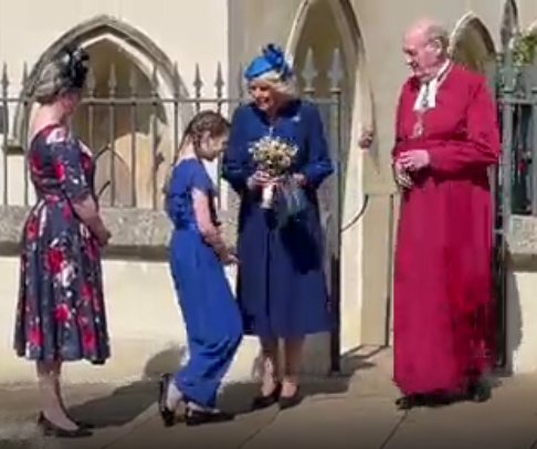 nomoremonarchs's tweet photo. Child Abuse!
Official state representative "Consort" Camilla was seen today abusing a child. She demanded the young girl make an ritualistic gesture of subservience to confirm the girl's lower "status". Psychologically damaging!
#NotMyConsort #royalvalues #AbolishTheMonarchy https://t.co/LoAKko0fDt